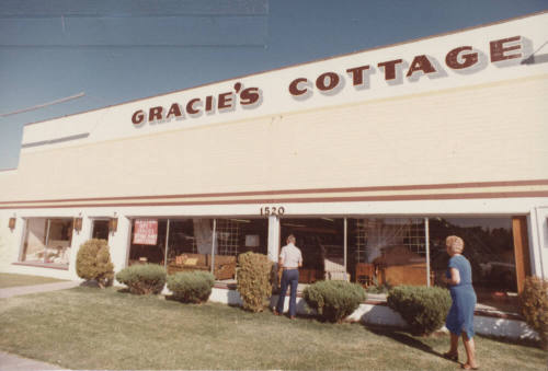 Gracie's Cottage - 1520 East Apache Boulevard - Tempe, Arizona