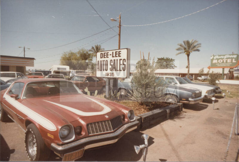 Dee-Lee Auto Sales - 1935 East Apache Boulevard - Tempe, Arizona