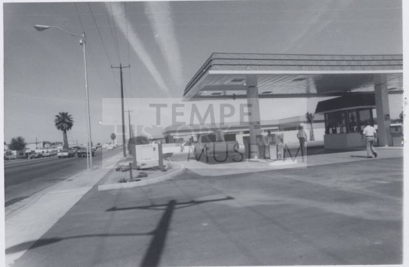Pete's Shell Gasoline Station - 1734 East Apache Boulevard, Tempe, Arizona