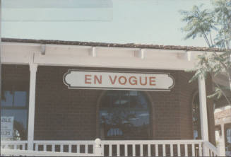 En Vogue - 210 East Baseline Road - Tempe, Arizona