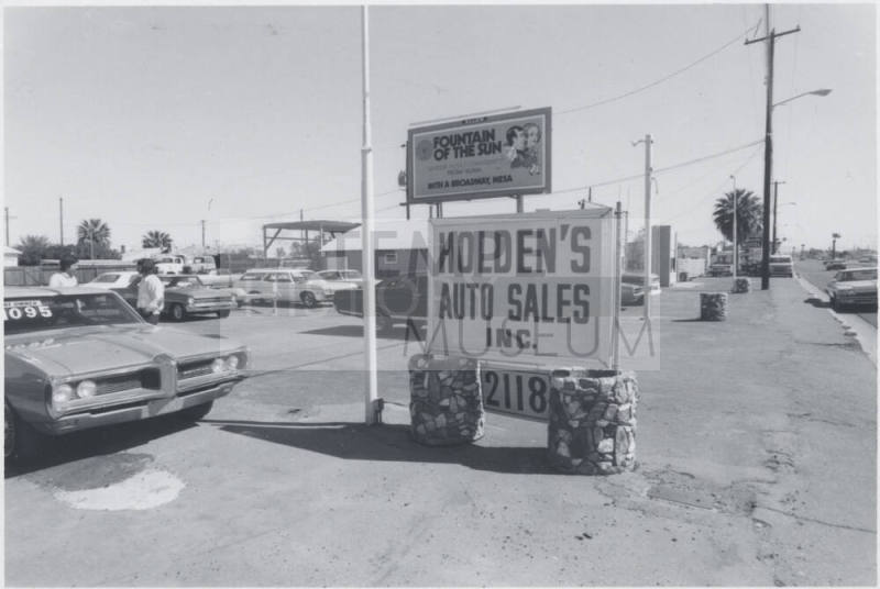 Holdens Auto Sales - 2118 East Apache Boulevard, Tempe, Arizona