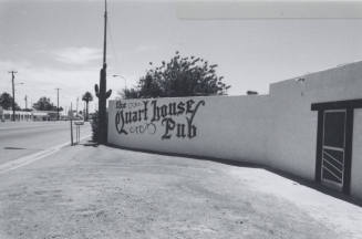 Quart House Pub - 2209 East Apache Boulevard, Tempe, Arizona