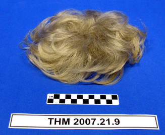 Gray-blonde hairpiece