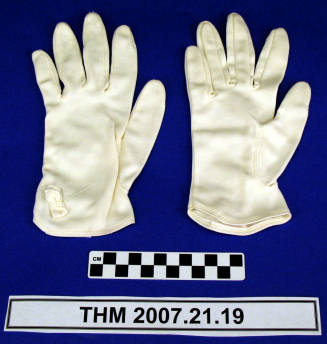 Ladies Dress Gloves.