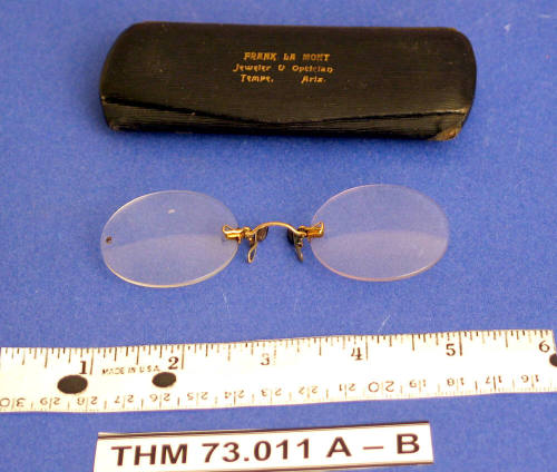 Pince nez eyeglasses with case