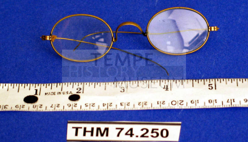 Wire rim eyeglasses