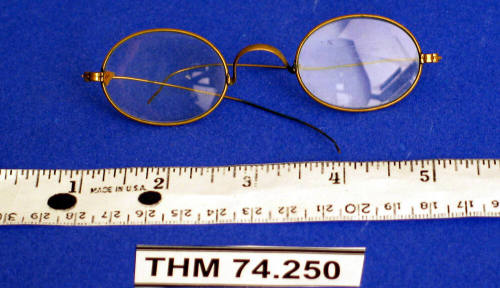 Wire rim eyeglasses