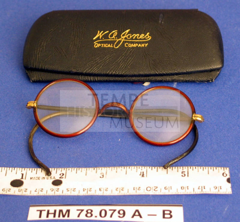 Round eyeglasses with case