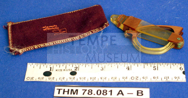 Folding eyeglasses with cloth case