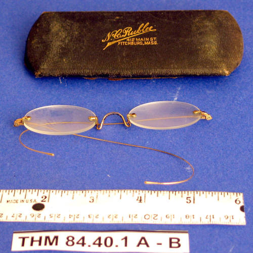 Rimless eyeglasses with case