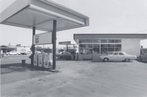 Standard Gasoline Station - 5 East Broadway Road, Tempe, Arizona