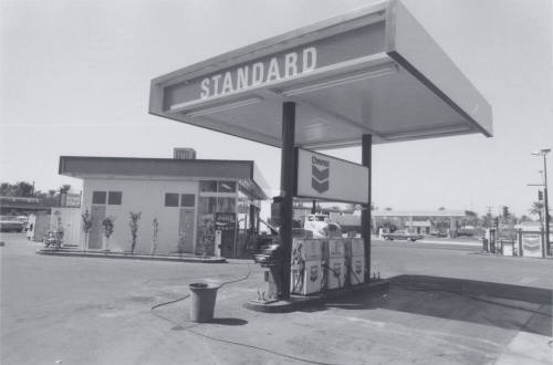 Standard Gasoline Station - 5 East Broadway Road, Tempe, Arizona