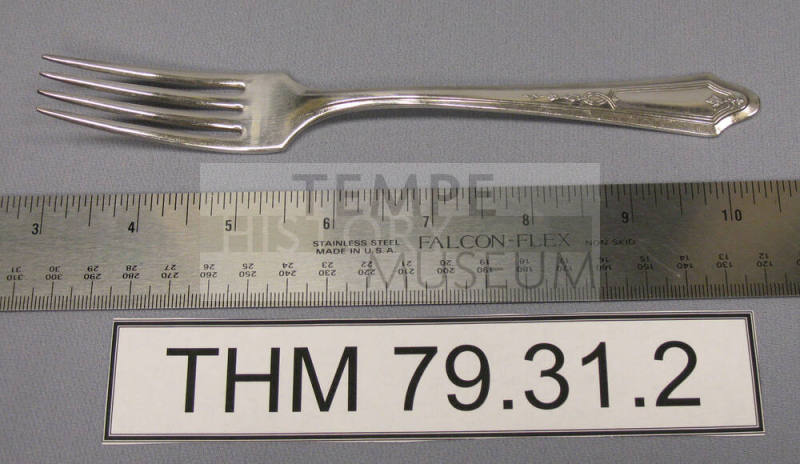 Oneida Tudor Plate Dinner Fork