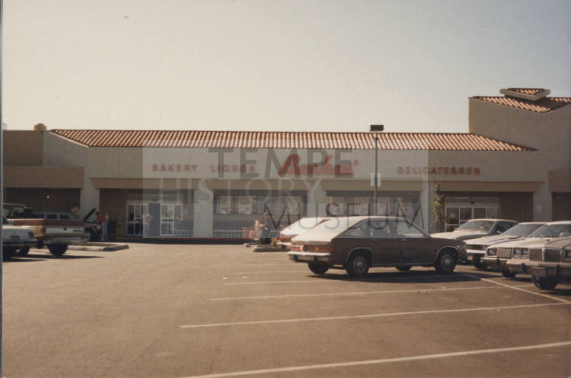 Bashas Grocery Store - 805 East Guadalupe Road - Tempe, Arizona