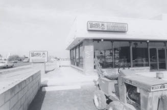 Wendy's Hamburger Restaurant - 790 West Broadway Road, Tempe, Arizona