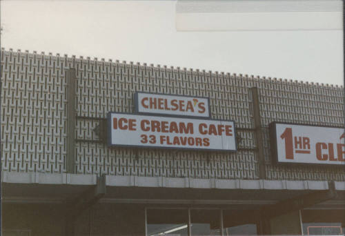 Chelsea's Ice Cream Café - 915 East Broadway Road, Tempe, Arizona