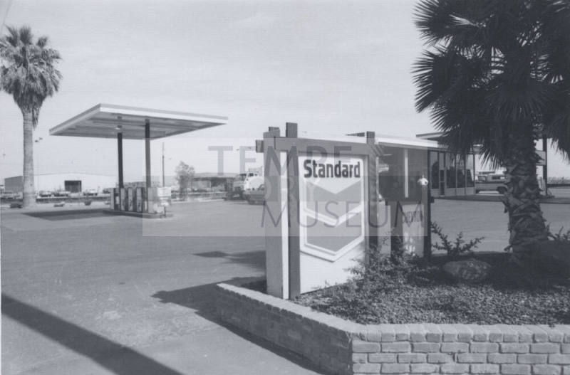 Standard Gasoline Station - 1808 East Broadway Road, Tempe, Arizona