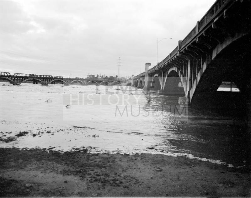 Flooded Salt River and Tempe bridges