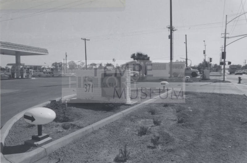 Dave's Shell Gasoline Service Station - 725 South Hayden Road, Tempe, Arizona