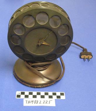 Old-style radio microphone clock