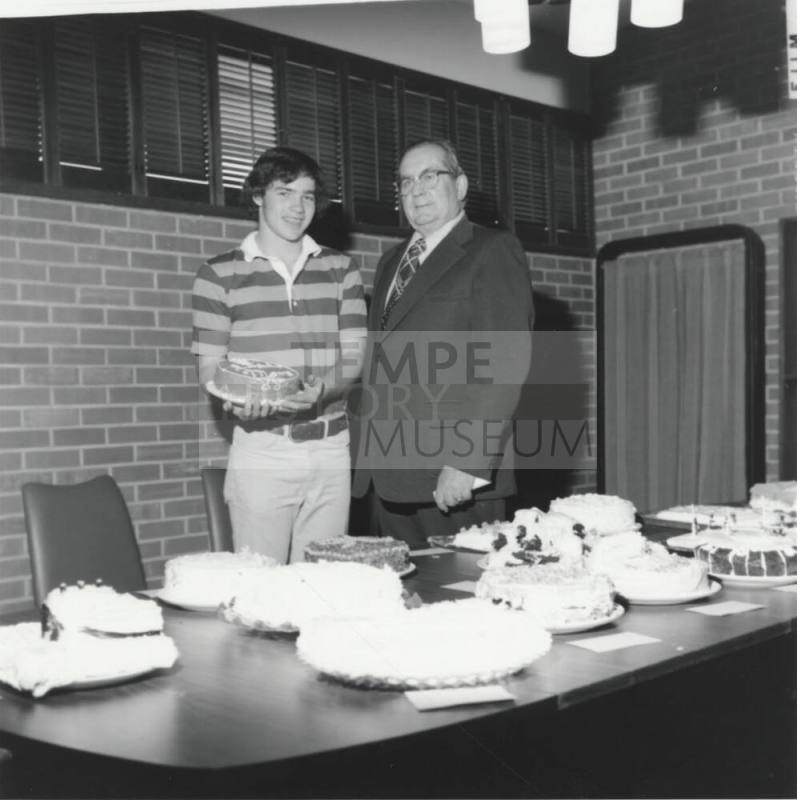 Male student and Bill Boyle with cakes