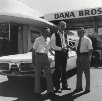 Keys To Car Donated By Dana Brothers Motors Are Turned Over To Tempe Diablos For Auction - Tempe Daily News