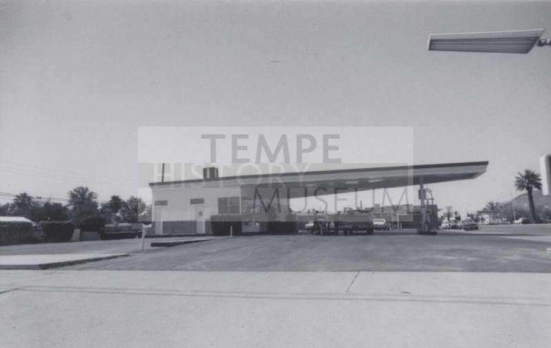 76 Union Gasoline Station - 830 South Mill Avenue, Tempe, Arizona