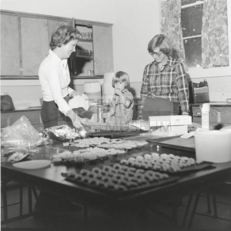 Methodist Hold Cookie Walk - Tempe Daily News - November 21, 1977 (2 of 2)
