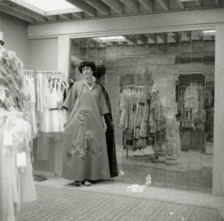 Fashionable Reflections - Tempe Daily News 05/10/1978