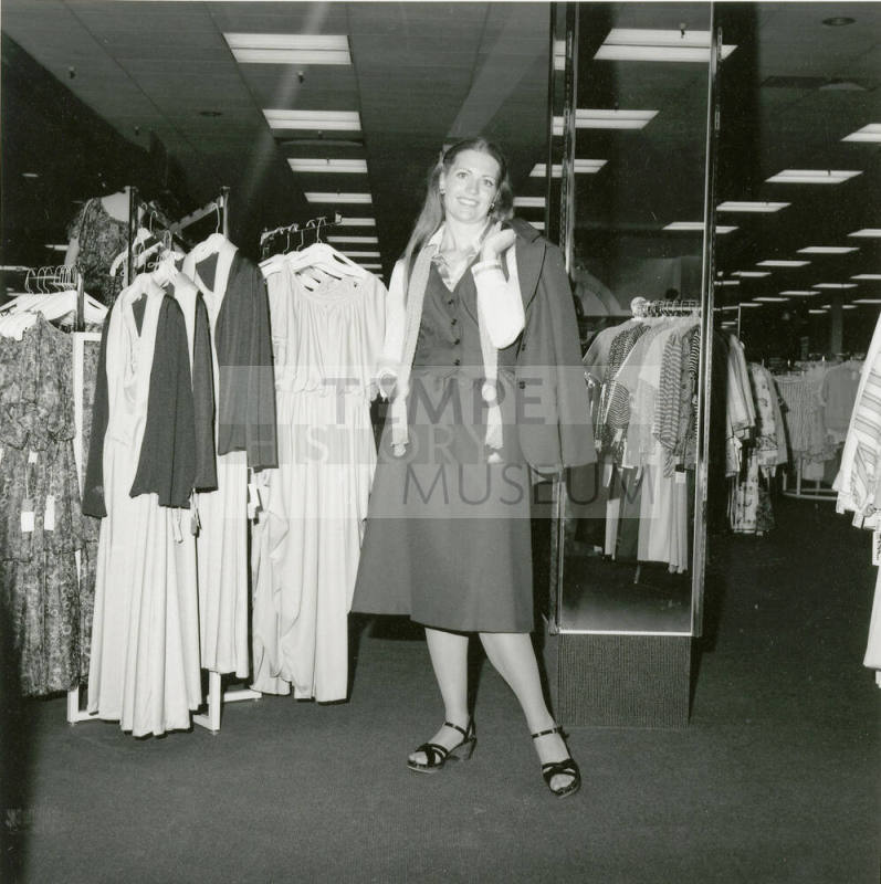 Casual But Stylish - Tempe Daily News - August 25, 1978