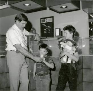 Tempe yogurt shop is all in the family. - Tempe Daily News, November 26 1984