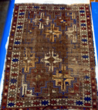 Woven jute rug in Indian design with fringed ends