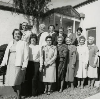 Group of 13 unidentified women (Tempe Women's Club?)