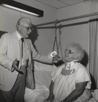 Hospital chaplain uses gentle touch in work - Tempe Daily News - October 5, 1985