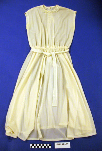 Ivory Crepe Sleeveless 1960s Dress