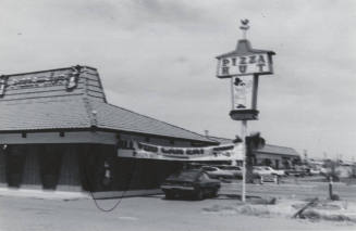 Pizza Hut Restaurant - 1420 North Scottsdale Road, Tempe, Arizona