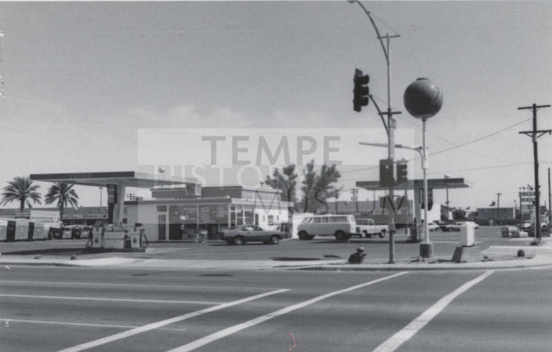 76 Union Gasoline Station - 5 East Southern Avenue, Tempe, Arizona