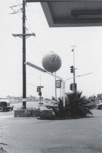 Union 76 Gasoline Station - 840 East Southern Avenue, Tempe, Arizona