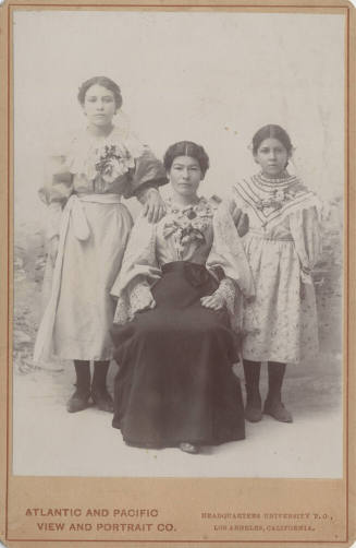 Magdalena and two daughters