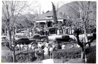 Crowd gathered at the Governor B.B. Moeur House