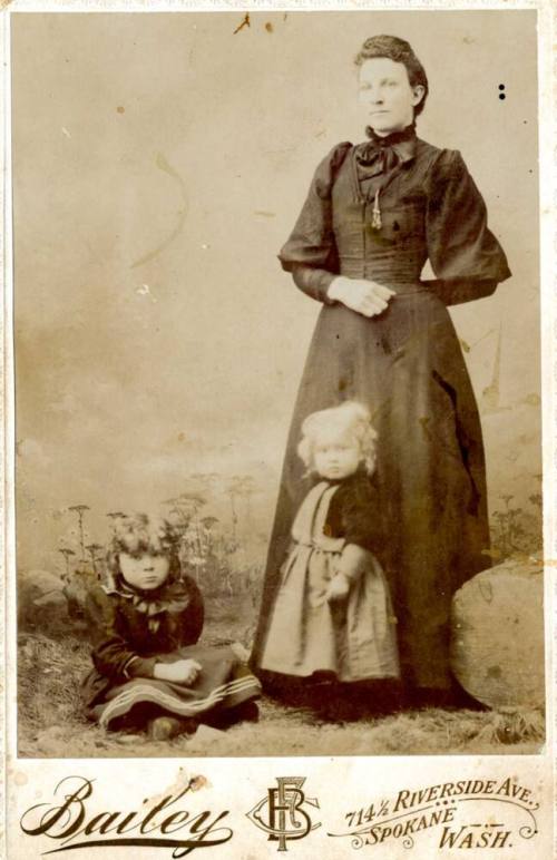 Photograph - Jessie Fisk's mother and children