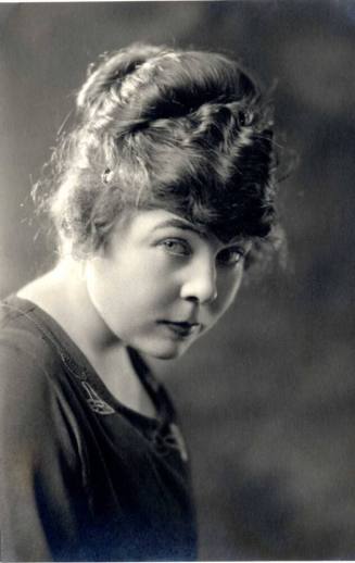 Portrait Photo of Blanche (Cummins) Nettle