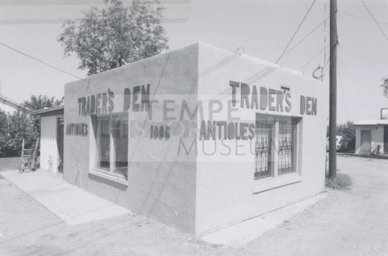 Trader's Den Antiques Shop - 1004 West University Drive, Tempe, Arizona