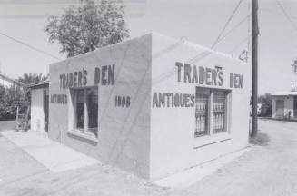 Trader's Den Antiques Shop - 1004 West University Drive, Tempe, Arizona