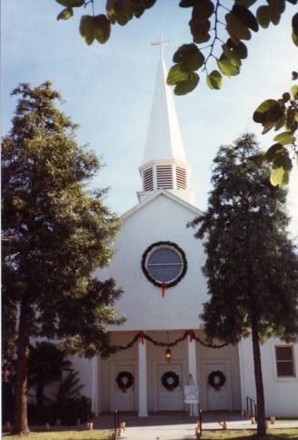Photograph of front of First Congregational Church of Tempe at Christmas