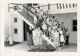 Photograph of group of people on stairs of the First Congregational Church of Tempe