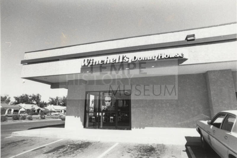 Winchell's Donut House - 4 East 10th Street, Tempe, Arizona