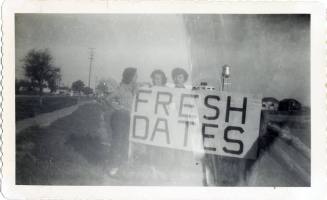 "Fresh Dates" on trip by foot from Phoenix to Tempe