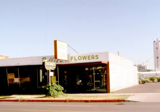 Bobbie's Flowers, 20 E. 5th St.