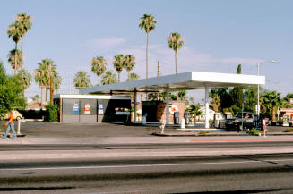 820 S. Mill Ave., Mobil gas station